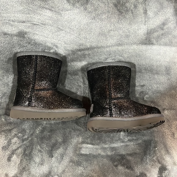 UGG Kids Classic II Metallic Glitter Toddler Girls Sz 6 EUC #1123663 - Picture 3 of 7